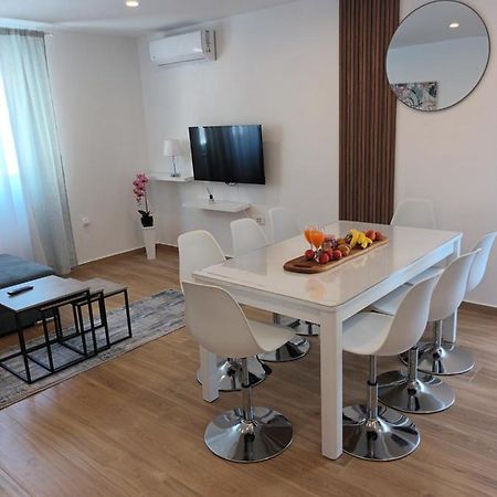 Apartmani Tolj Макарська Екстер'єр фото
