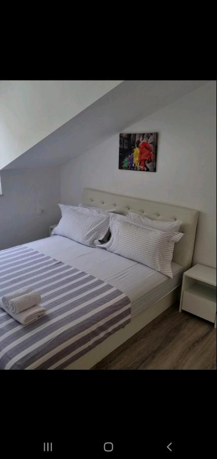 Apartmani Tolj Макарська Екстер'єр фото