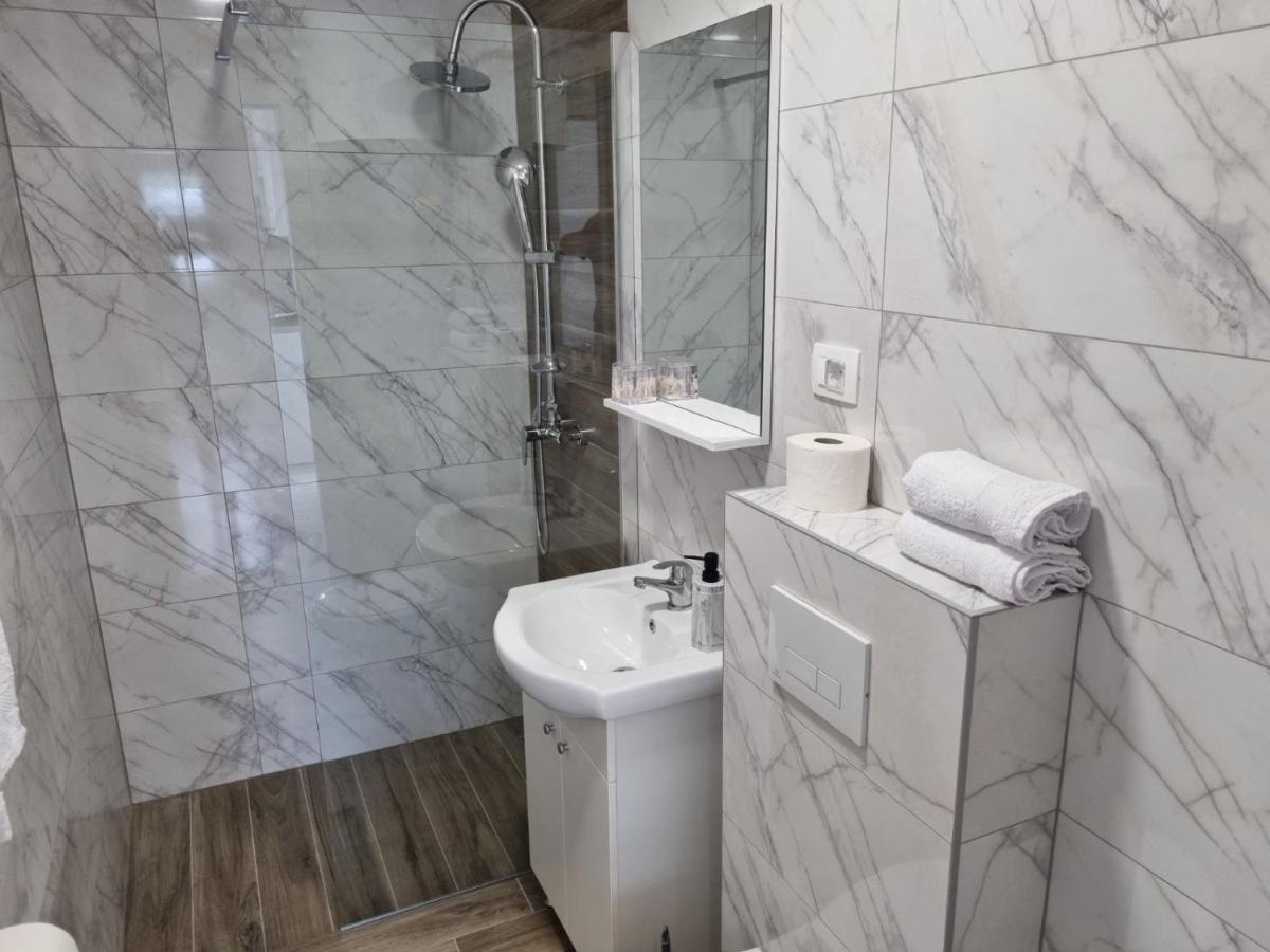 Apartmani Tolj Макарська Екстер'єр фото