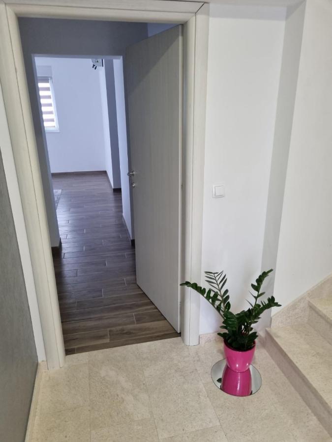 Apartmani Tolj Макарська Екстер'єр фото