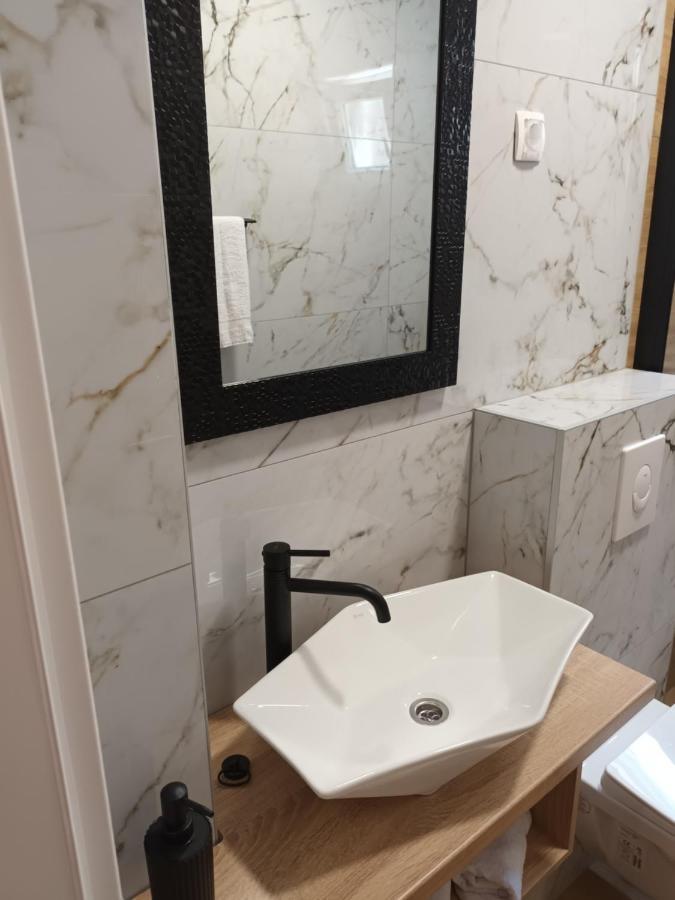 Apartmani Tolj Макарська Екстер'єр фото