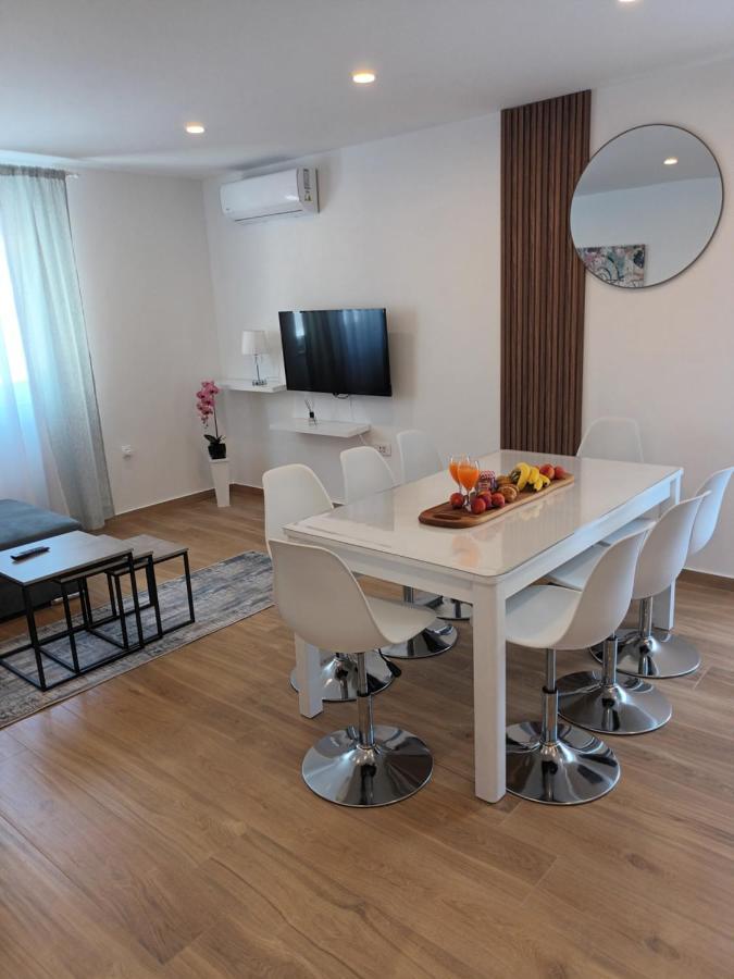 Apartmani Tolj Макарська Екстер'єр фото