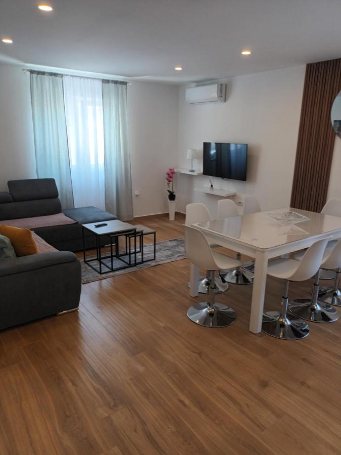 Apartmani Tolj Макарська Екстер'єр фото