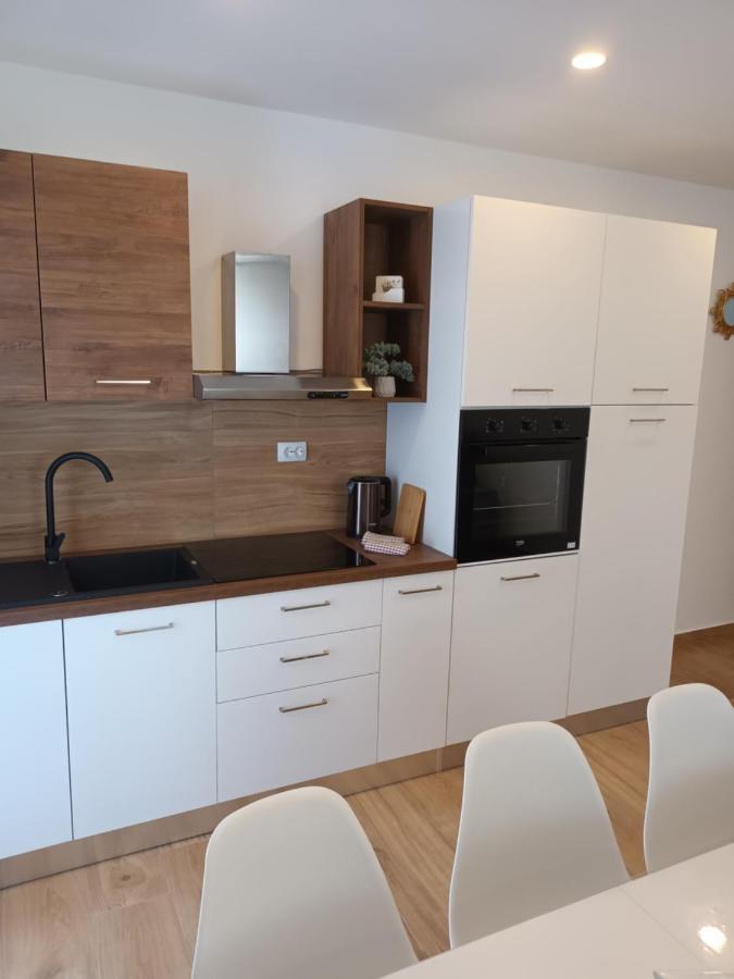 Apartmani Tolj Макарська Екстер'єр фото