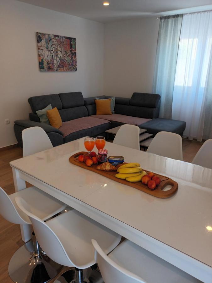 Apartmani Tolj Макарська Екстер'єр фото