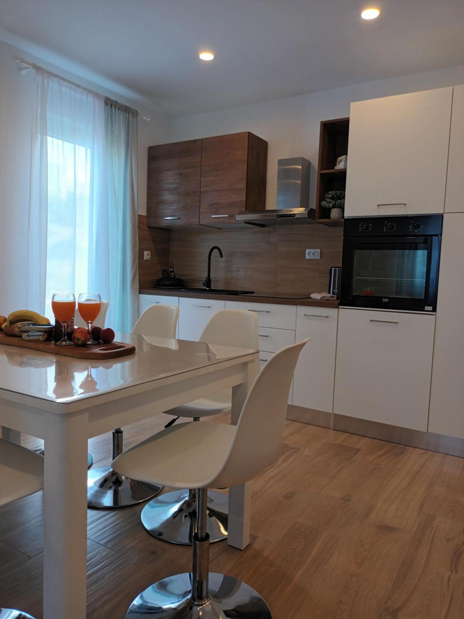 Apartmani Tolj Макарська Екстер'єр фото