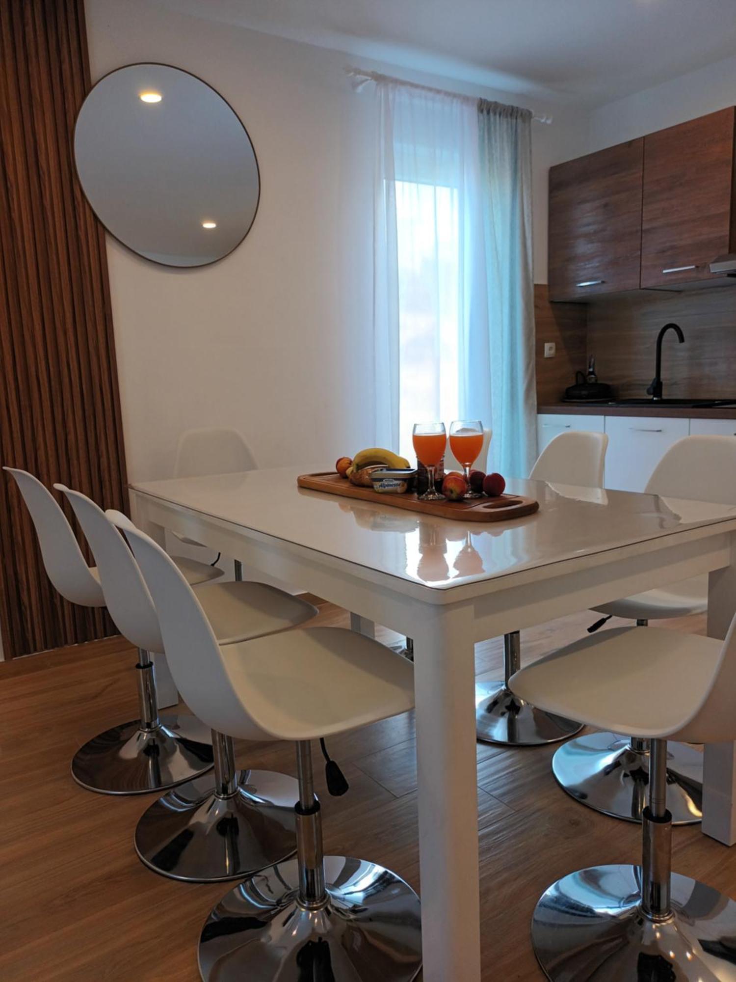 Apartmani Tolj Макарська Екстер'єр фото