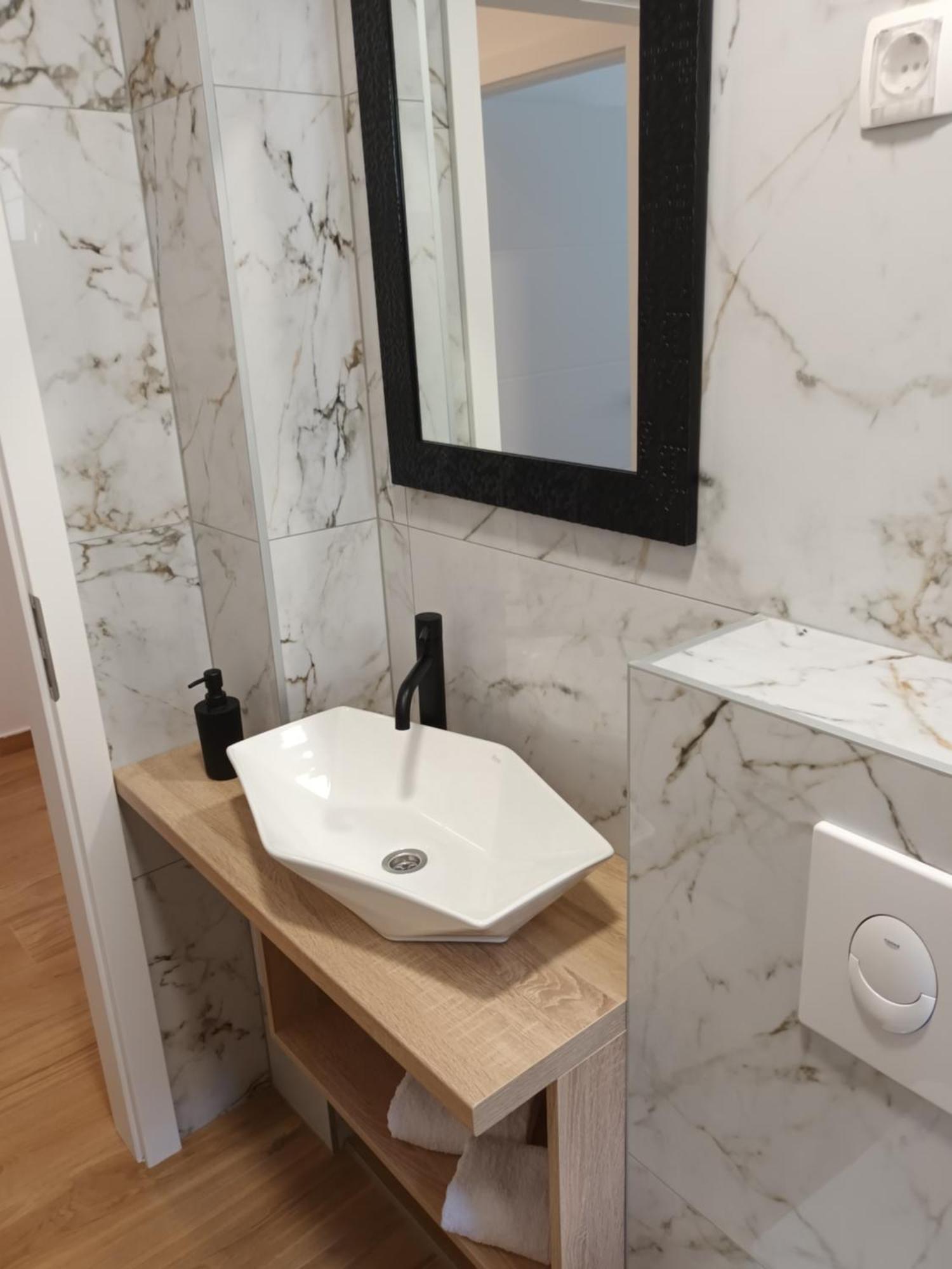 Apartmani Tolj Макарська Екстер'єр фото