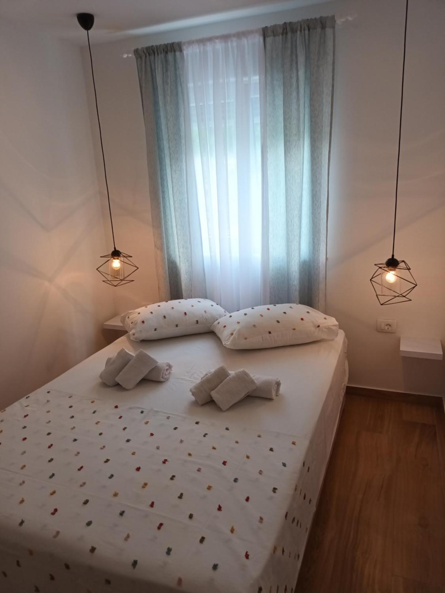 Apartmani Tolj Макарська Екстер'єр фото