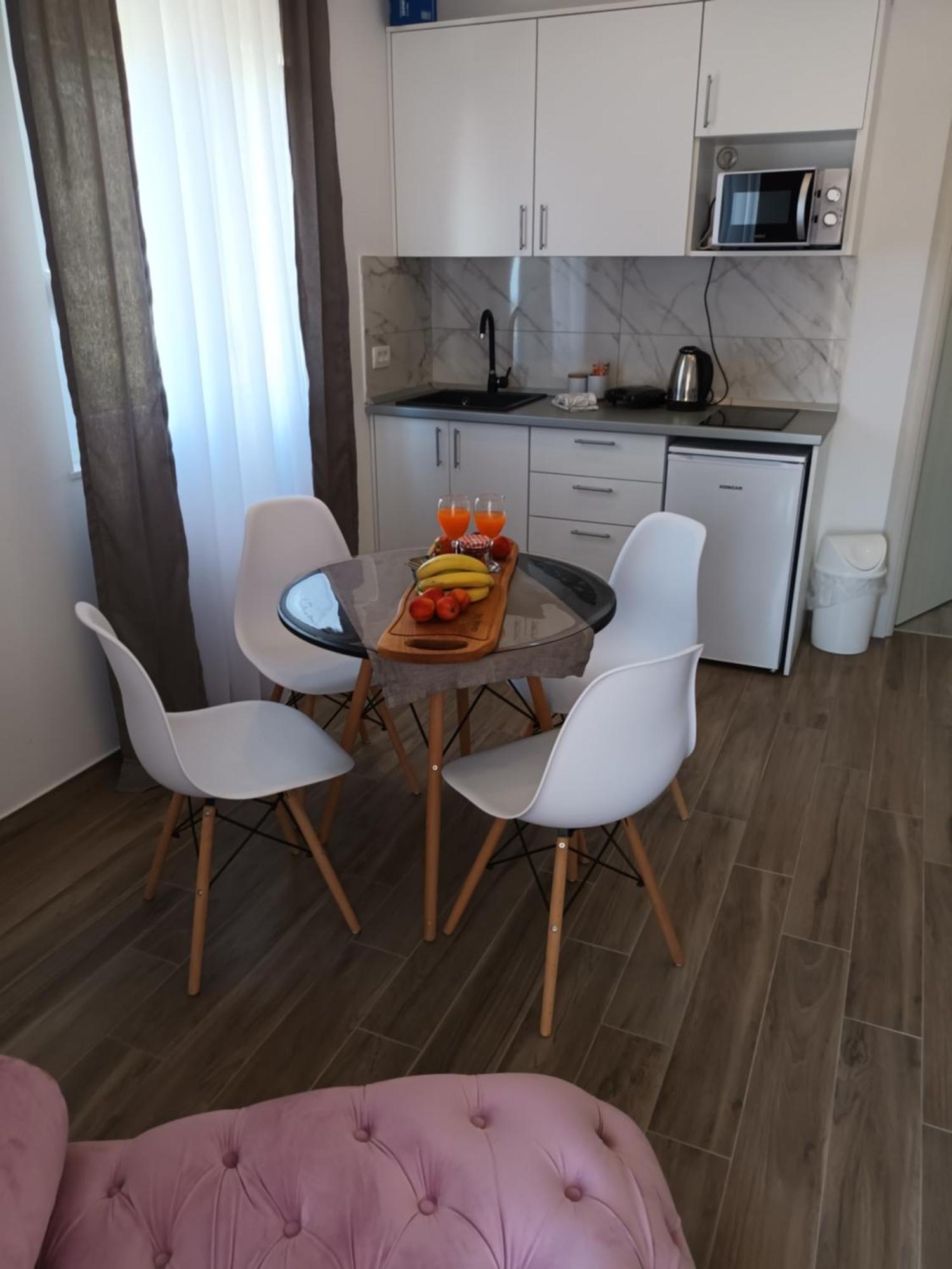Apartmani Tolj Макарська Екстер'єр фото