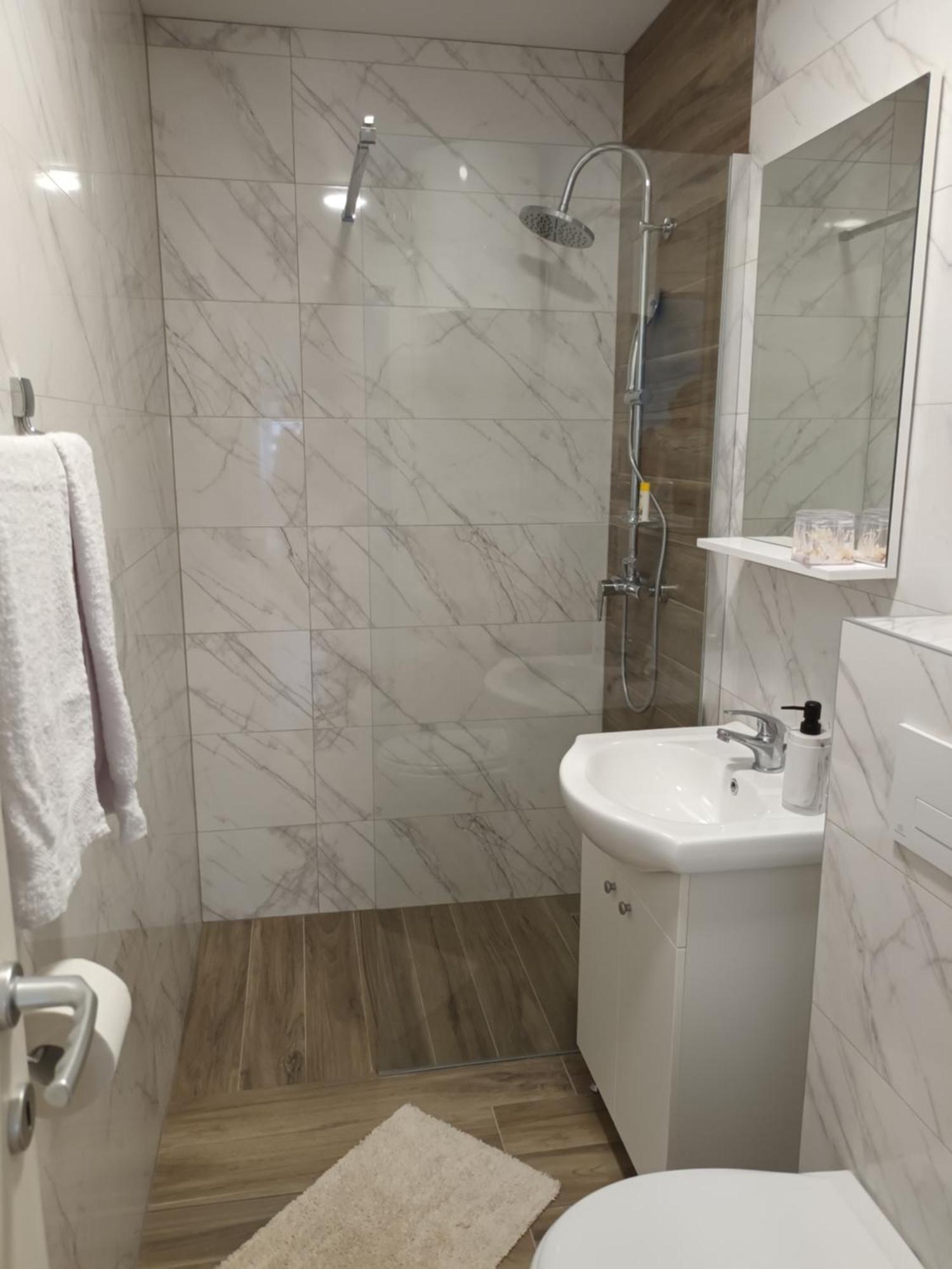 Apartmani Tolj Макарська Екстер'єр фото